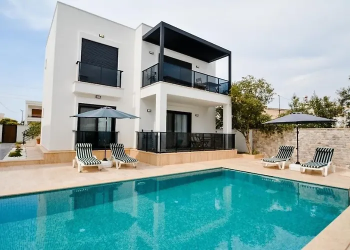 300m To 2 Bedroom Garden Floor Flat With Pool A1 - Yeni Dunya Apartman *